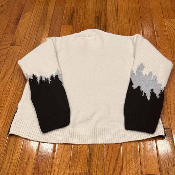 Sweater - Picture 4 of 4